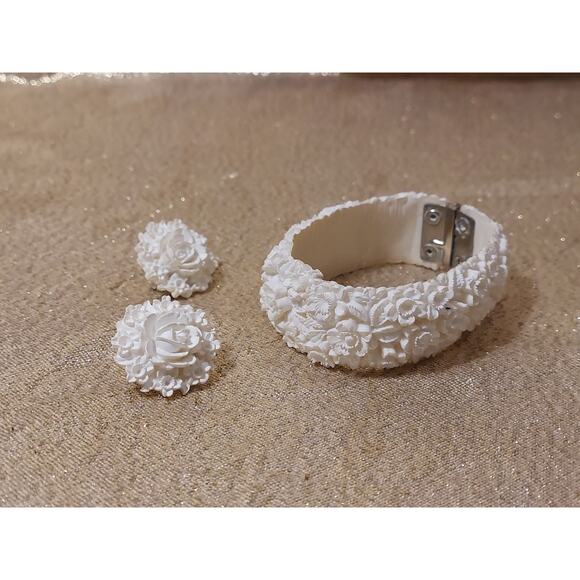 Vintage Faux Ivory Floral Celluloid Hinged Cuff Bracelet & Clip On Earrings - Picture 1 of 16